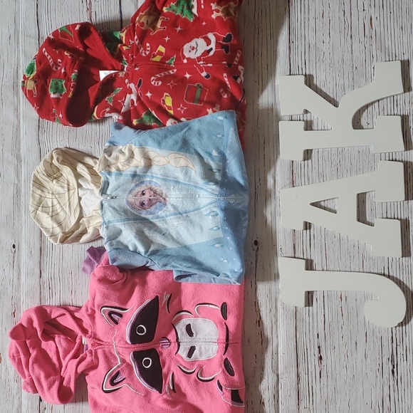 Disney Other - GIRLS ONESIE PAJAMAS (ELSA, RACCOON, CHRISTMAS) 🌙